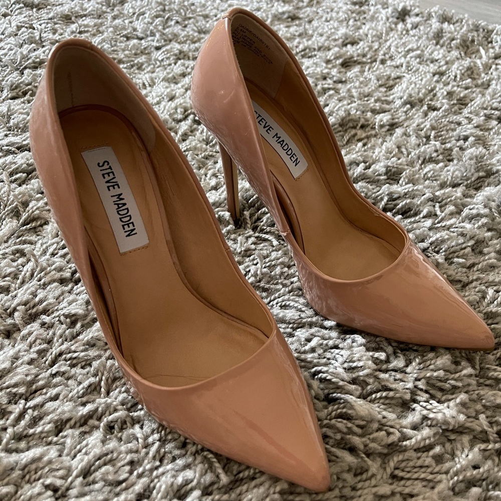 Beige pumps size US 5,5